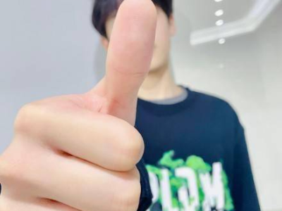 # 张峻豪微博直播：揭秘明星幕后生活，互动分享精彩瞬间