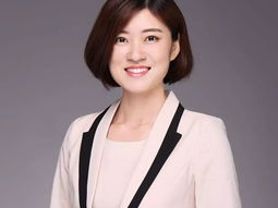 师姐风采：正装照中的优雅与自信